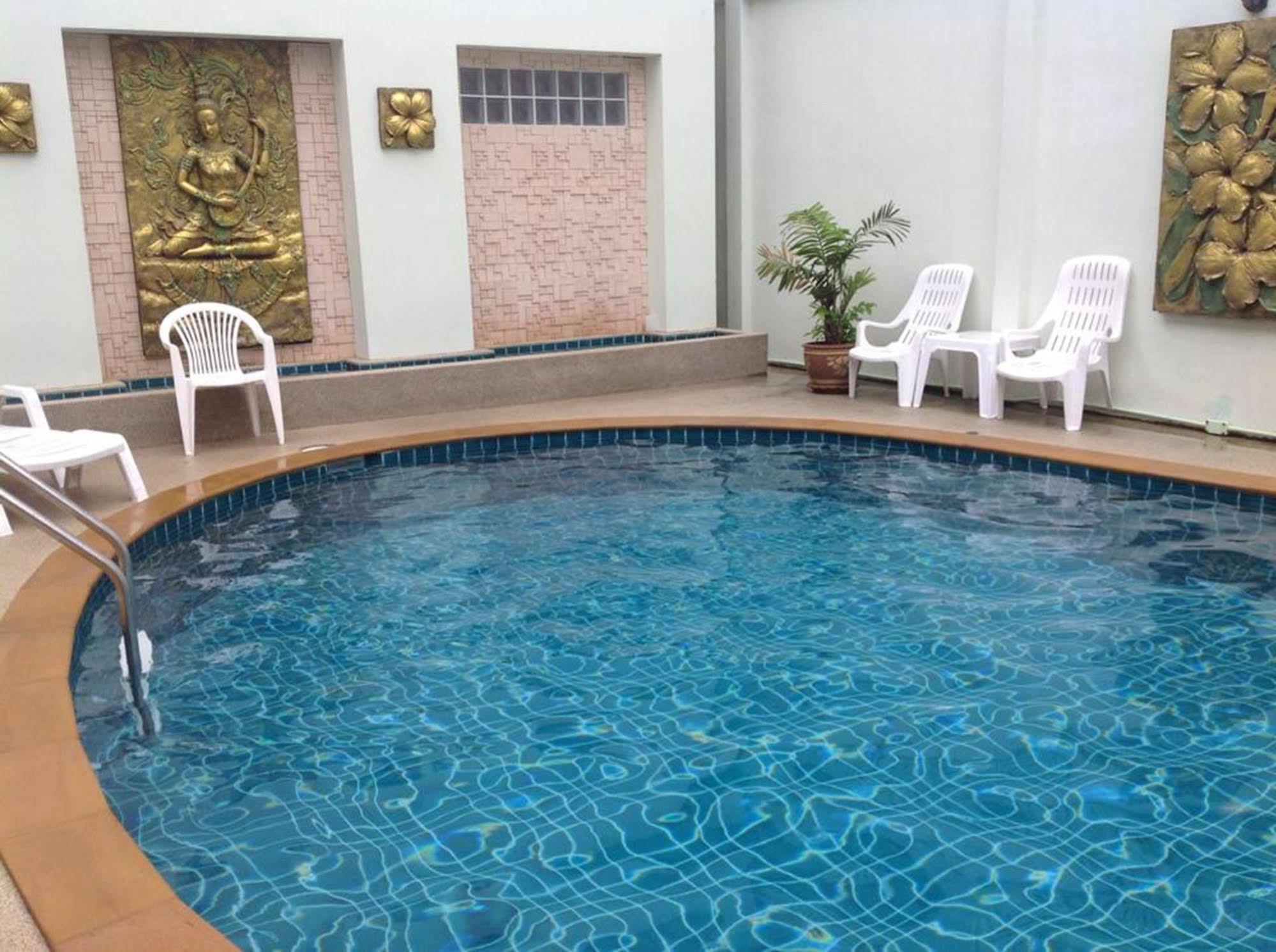 Hotel Neptuna By Maduzi Phuket
